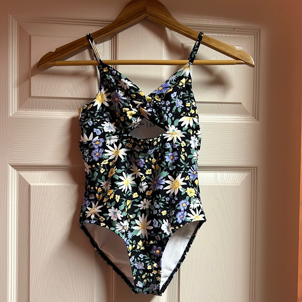 Abercrombie Kids: NWOT one piece floral bathing suit. Never worn. Size 9/10